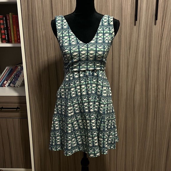 Maeve Anthropologie Double V Dress Women’s 2 Green Blue Textured Geometric - Picture 2 of 7